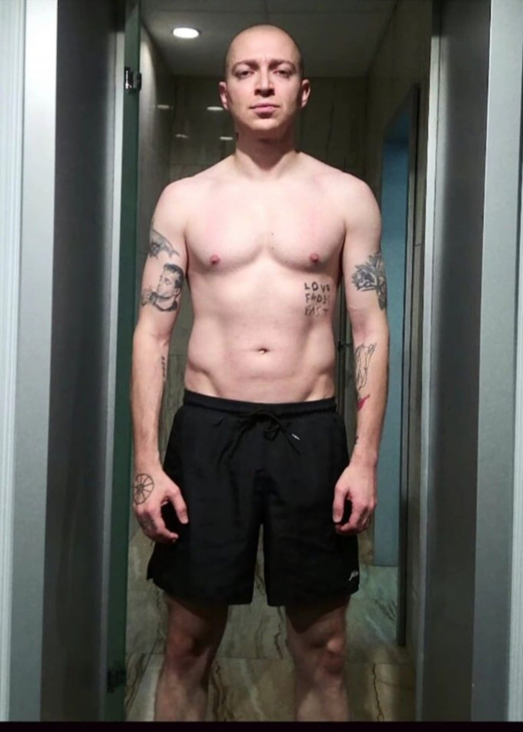 Архивный кадр — фотосет #17 редкие архивные снимки Oxxxymiron (детальный ракурс, кадр 17)